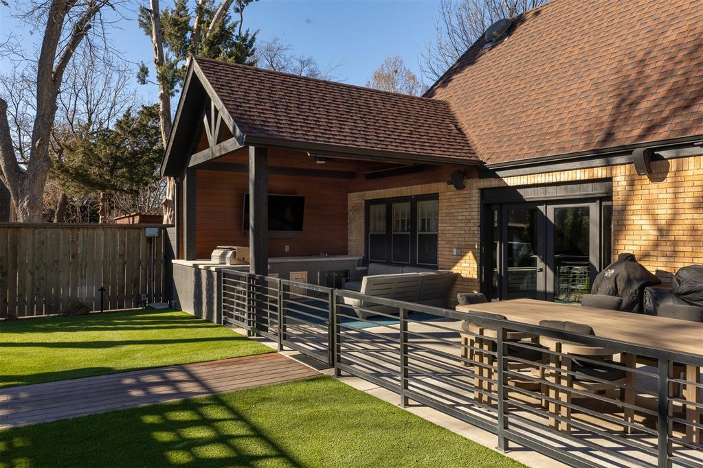 216 NW 33rd Street