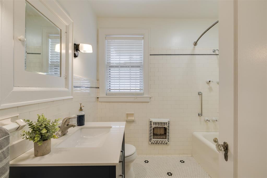 714 NE 18th Street
