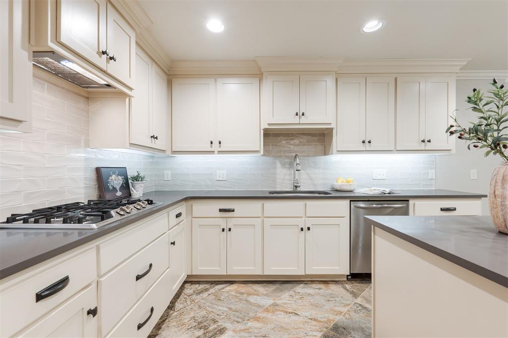 2948 Kerry Lane