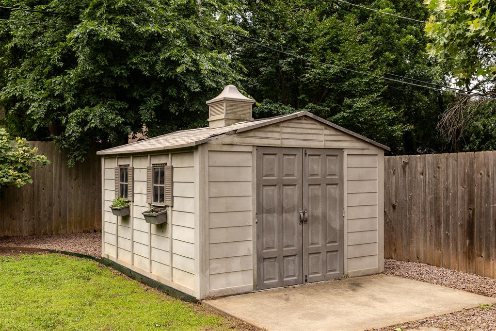 1118 Woodlawn Place