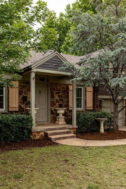 1118 Woodlawn Place