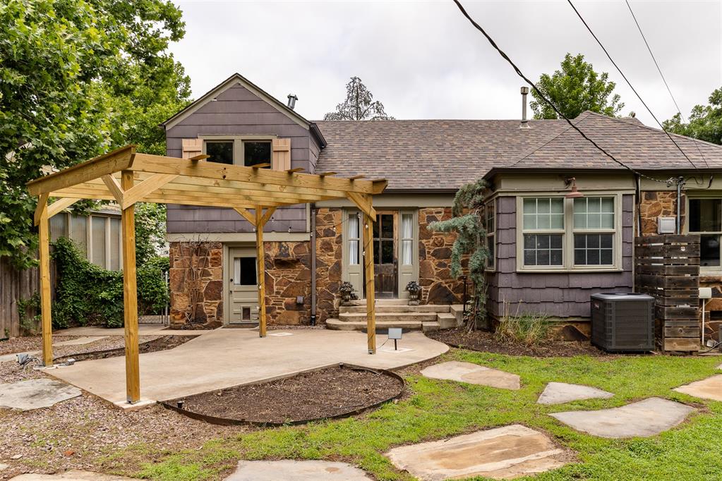 1118 Woodlawn Place