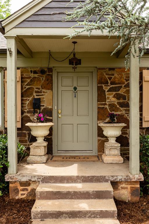 1118 Woodlawn Place