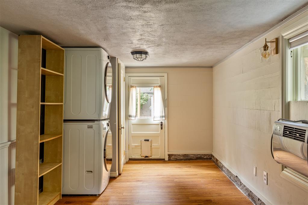 1118 Woodlawn Place