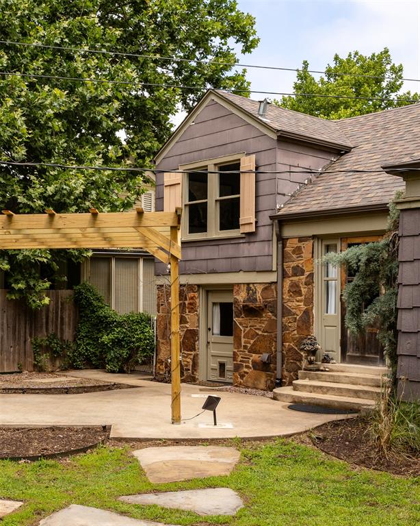 1118 Woodlawn Place