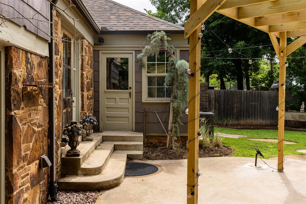 1118 Woodlawn Place