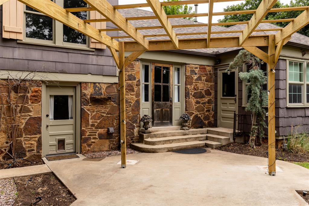 1118 Woodlawn Place