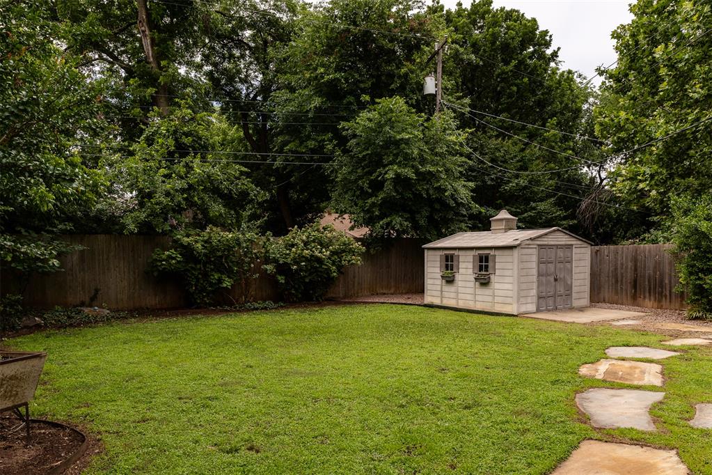 1118 Woodlawn Place