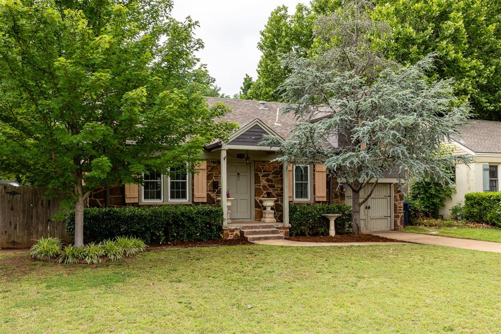 1118 Woodlawn Place