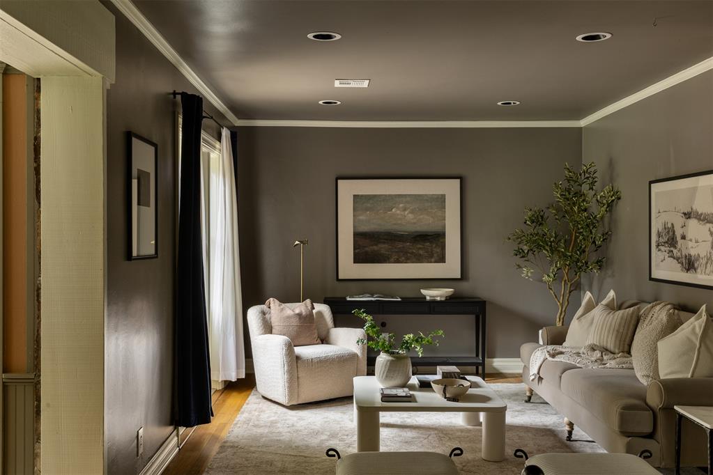 1118 Woodlawn Place