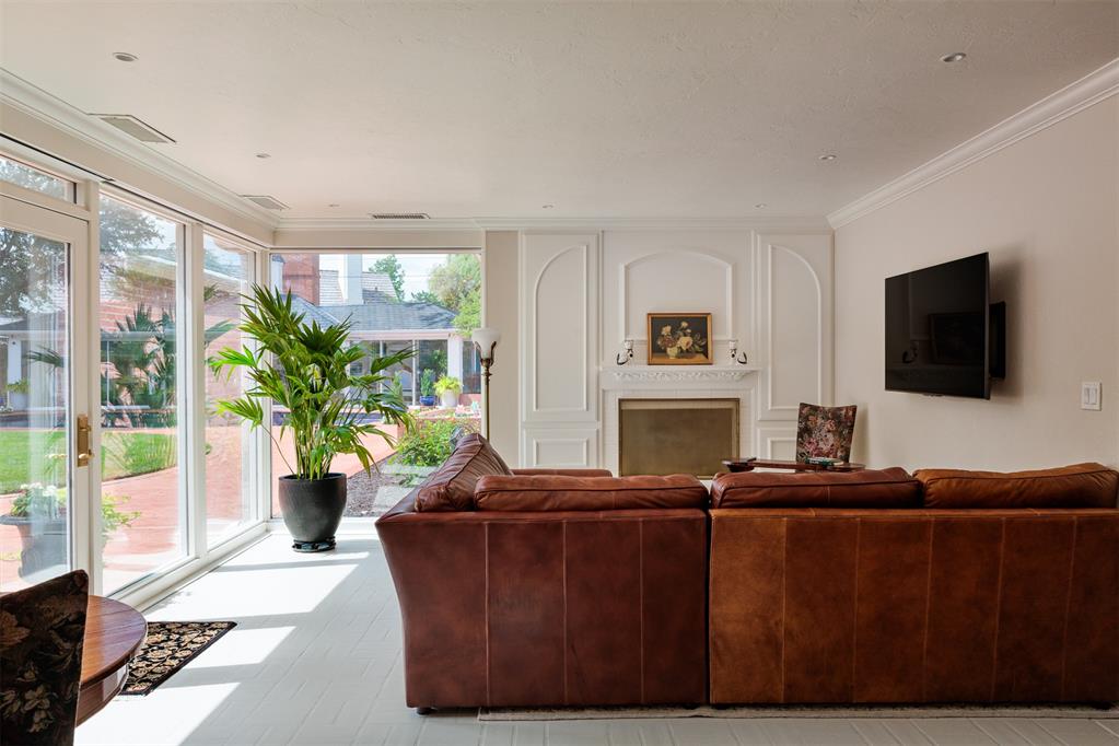 1606 Guilford Lane