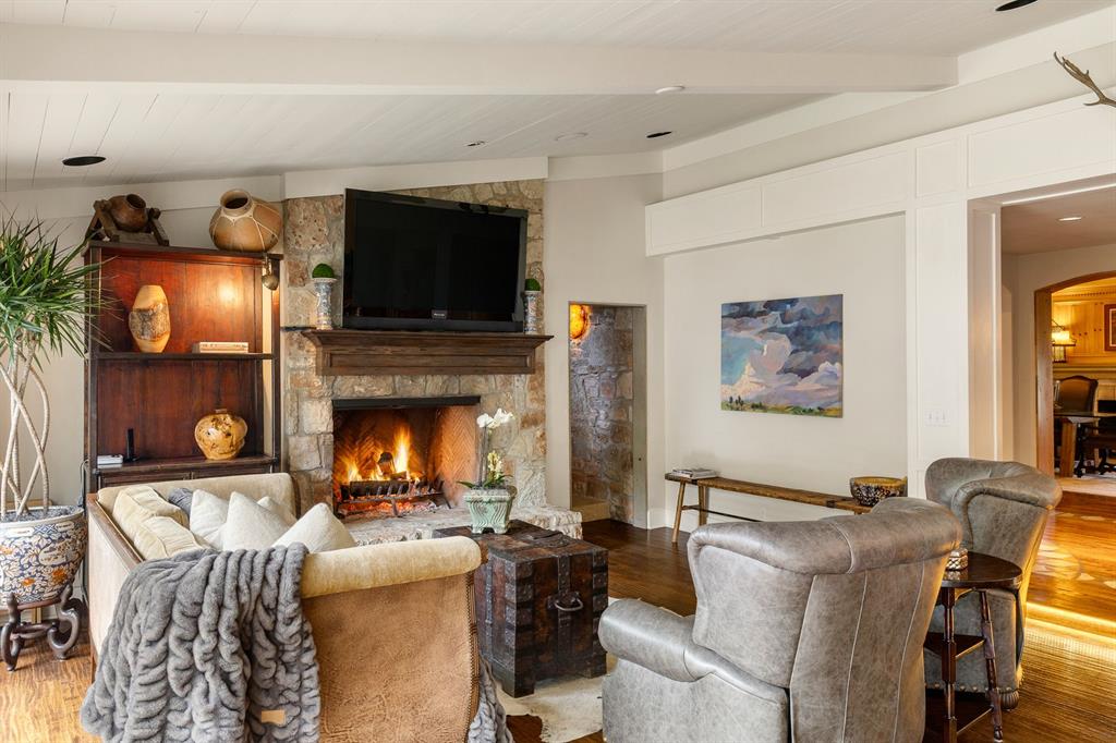 6638 Avondale Drive