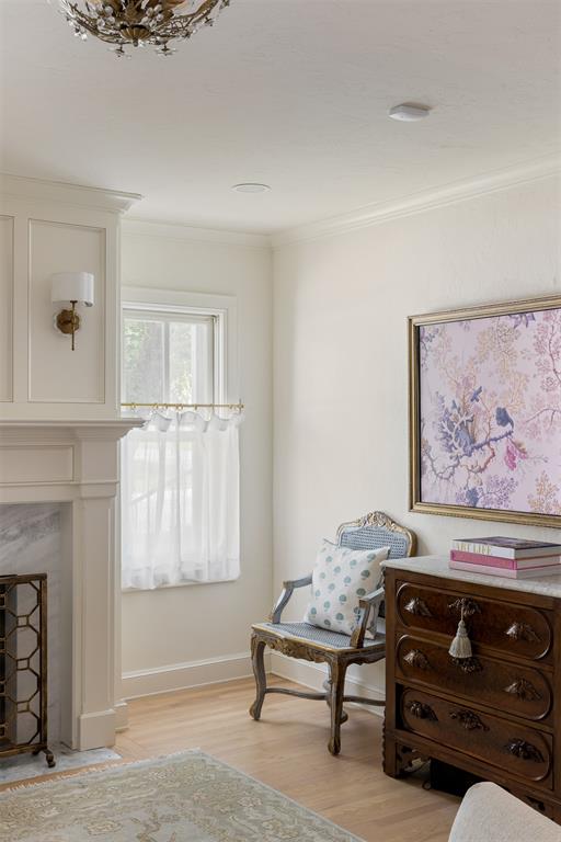 1122 Larchmont Lane