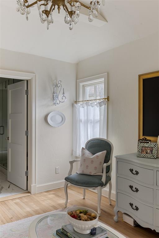 1122 Larchmont Lane