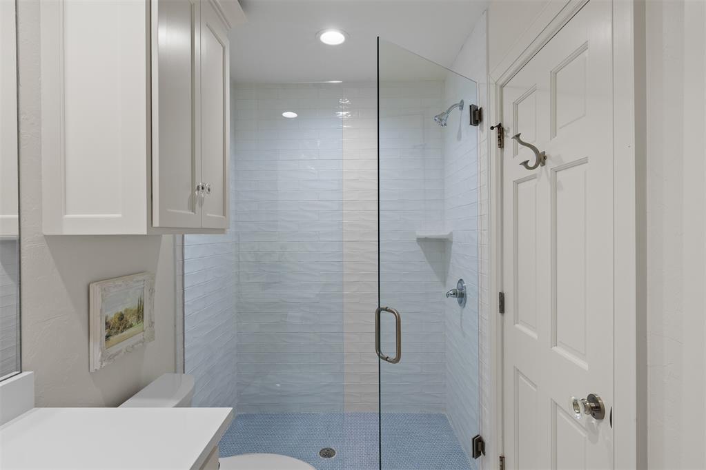 1122 Larchmont Lane