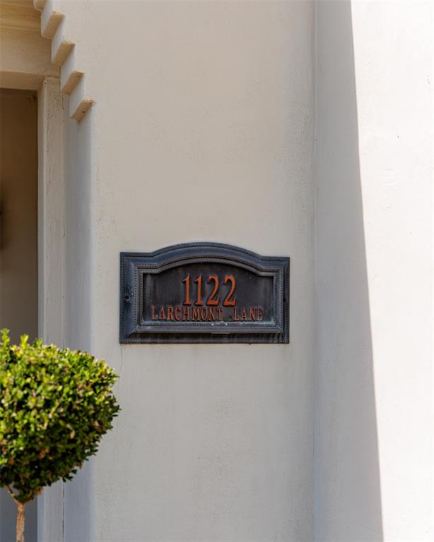 1122 Larchmont Lane