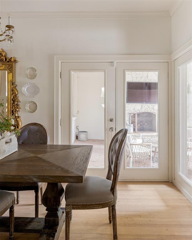 1122 Larchmont Lane