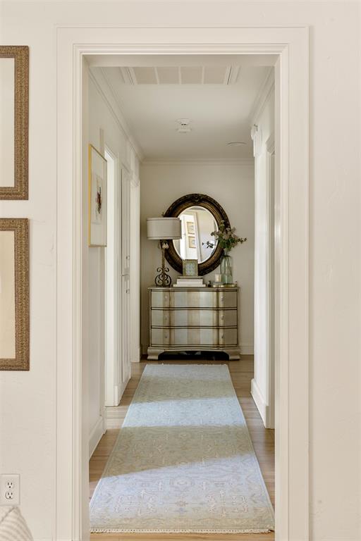 1122 Larchmont Lane