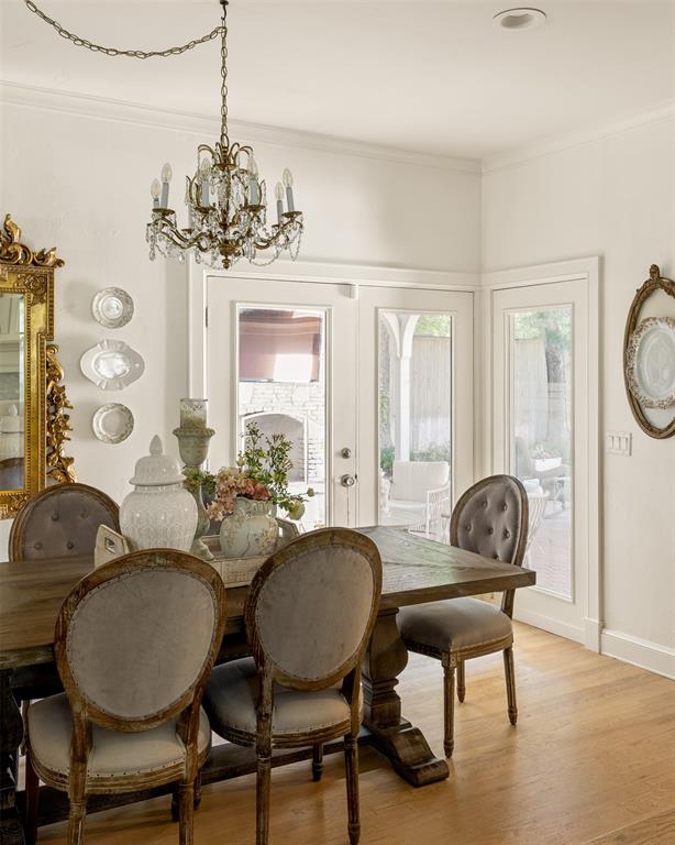 1122 Larchmont Lane
