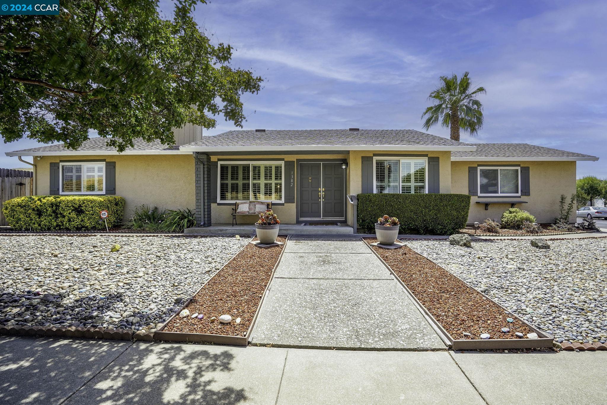 1382 Swallowtail Rd