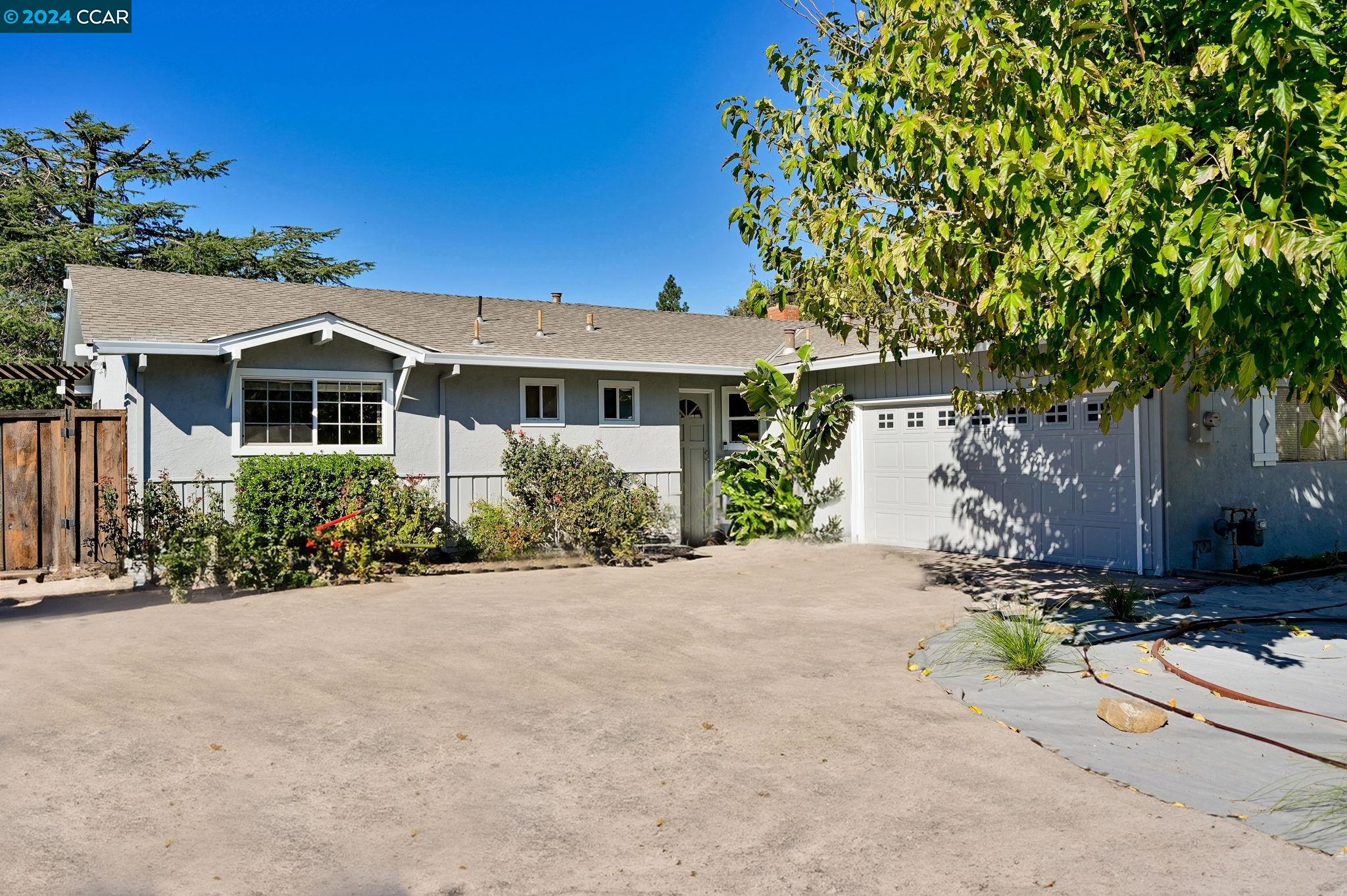 3018 Woodlawn Dr