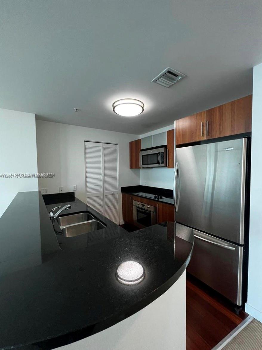 300 S Biscayne Blvd # 1606 Unit: T-1606