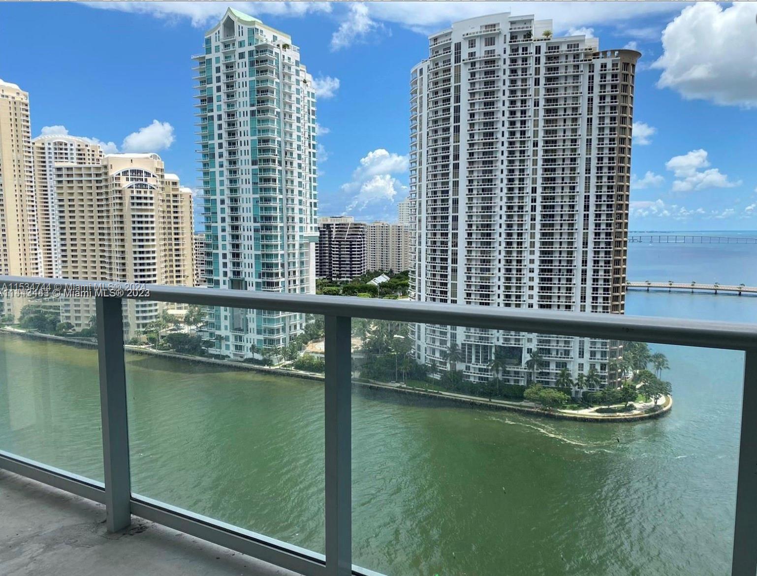 300 S Biscayne Blvd # 1606 Unit: T-1606