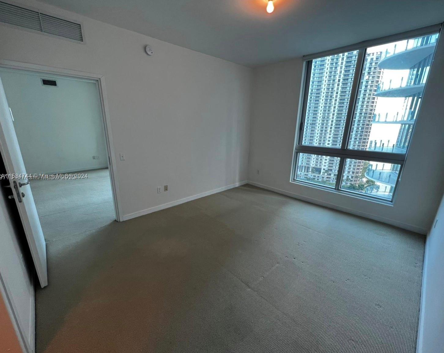 300 S Biscayne Blvd # 1606 Unit: T-1606