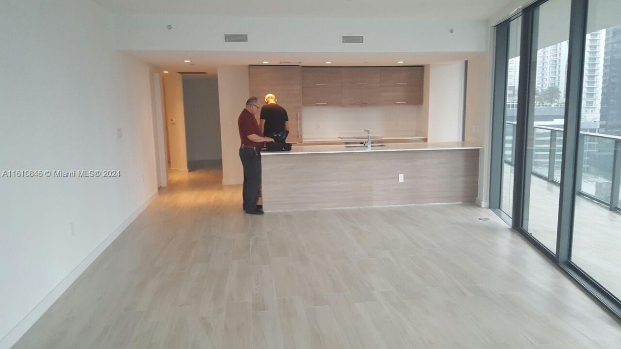 1300 S MIAMI AVE Unit: 1005