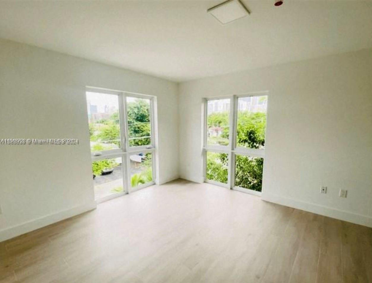 434 SW 10th St Unit: E