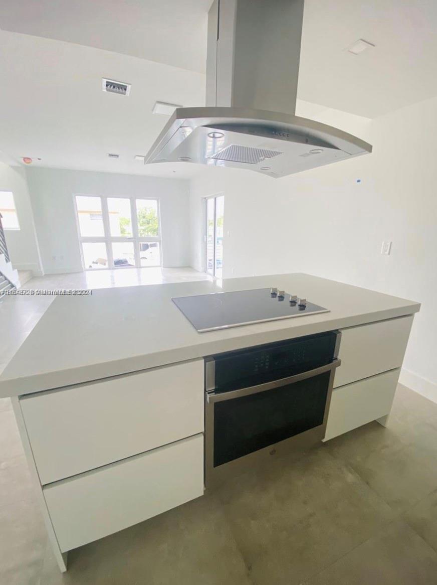 434 SW 10th St Unit: E