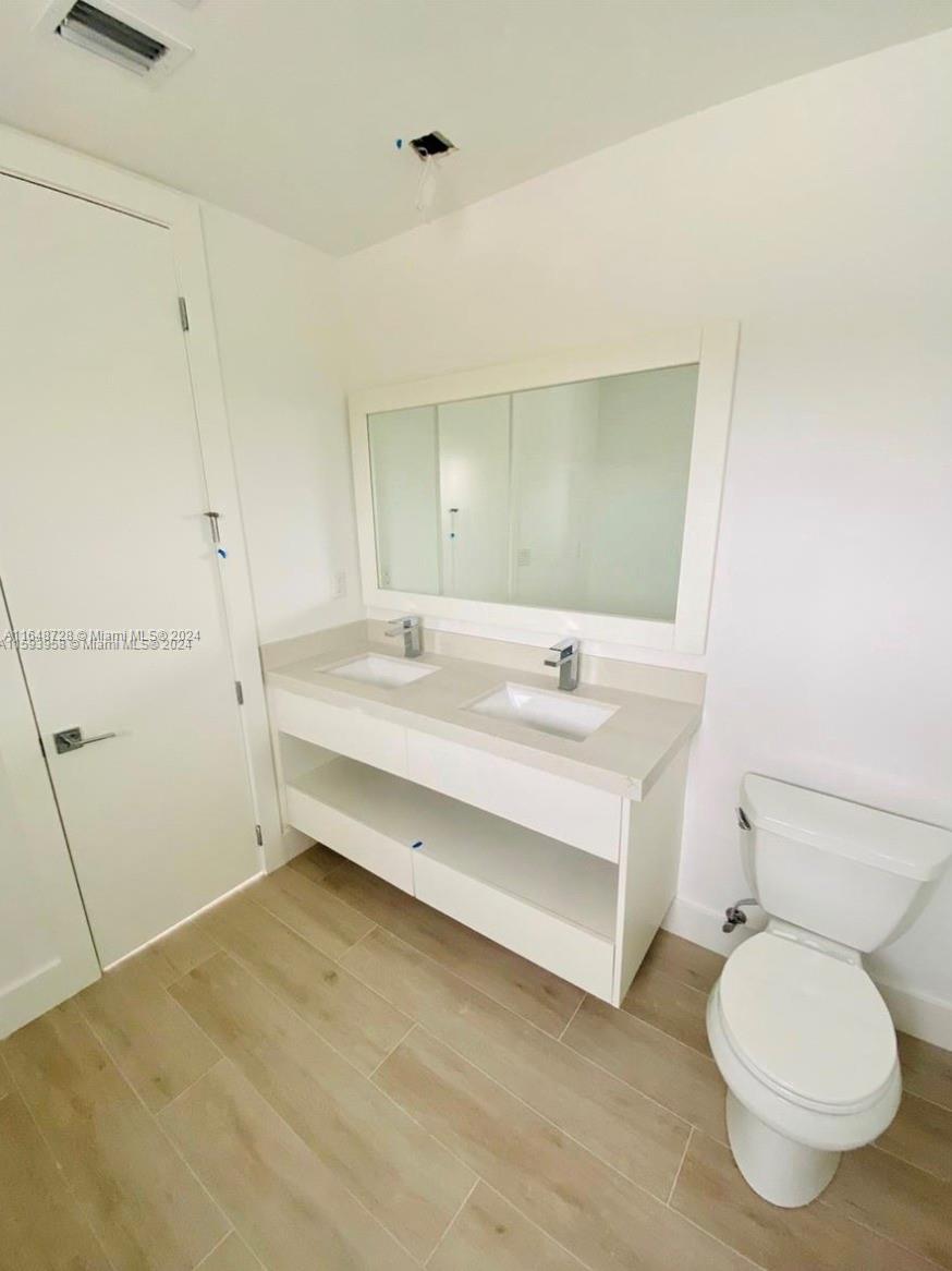 434 SW 10th St Unit: E