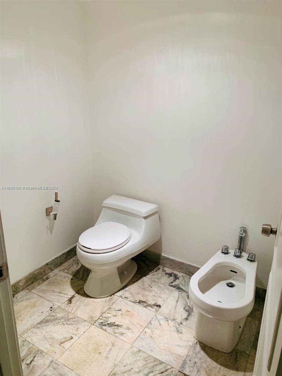 141 Crandon Blvd # 135