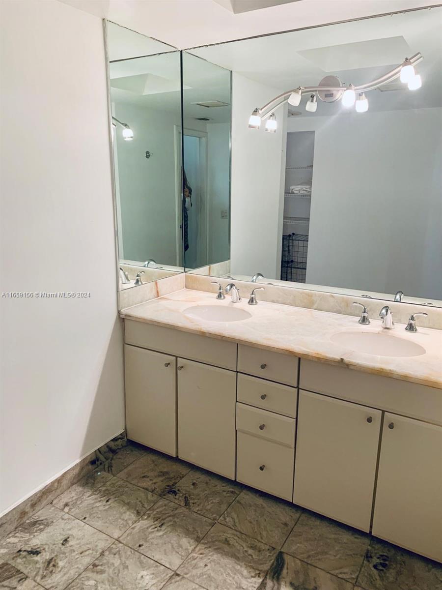 141 Crandon Blvd # 135