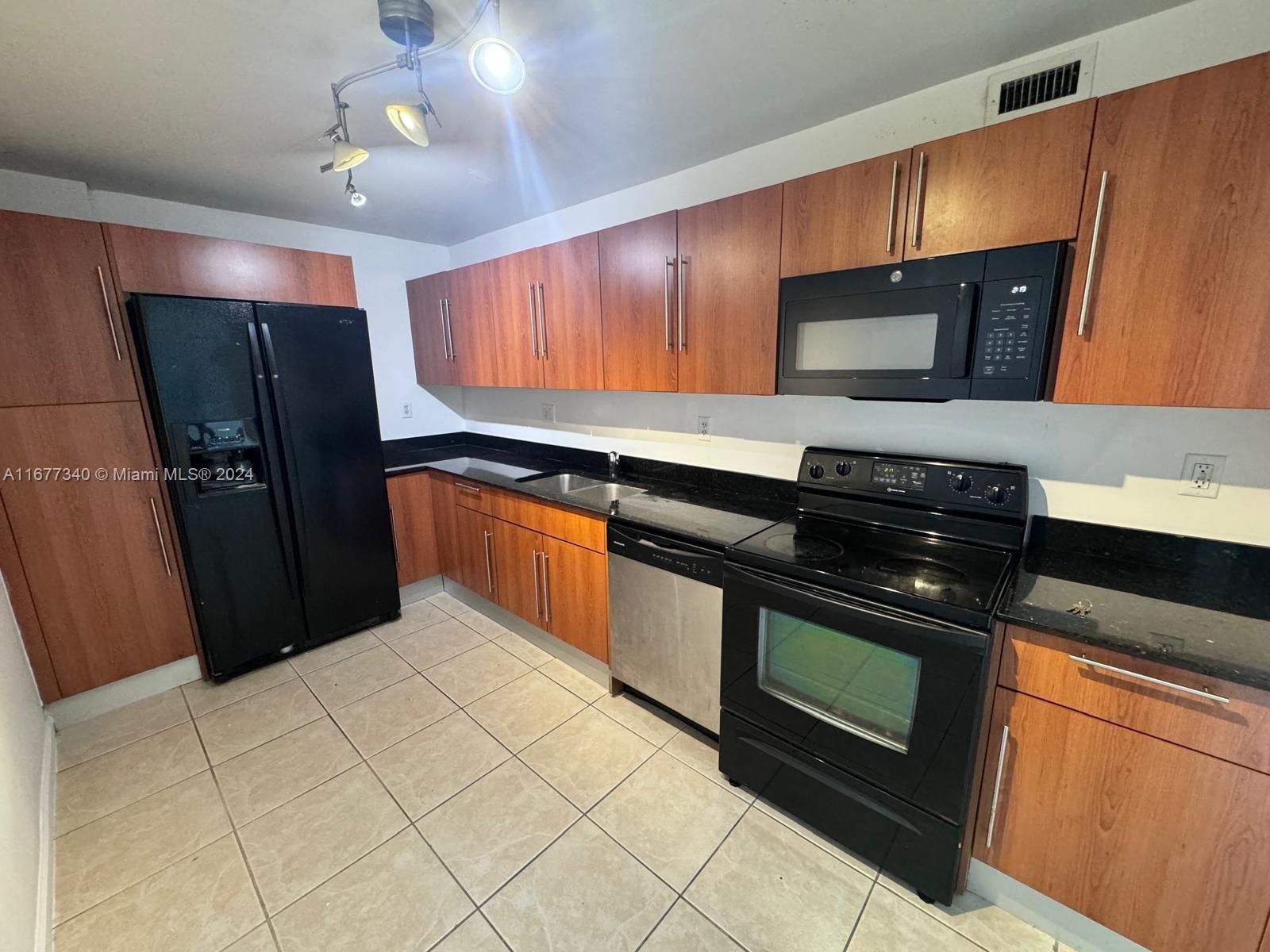 3000 S Ocean Dr # 608