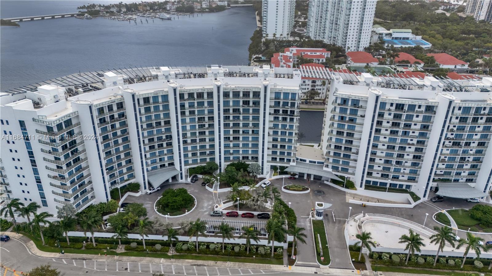 3300 NE 188th St Unit: LPH12