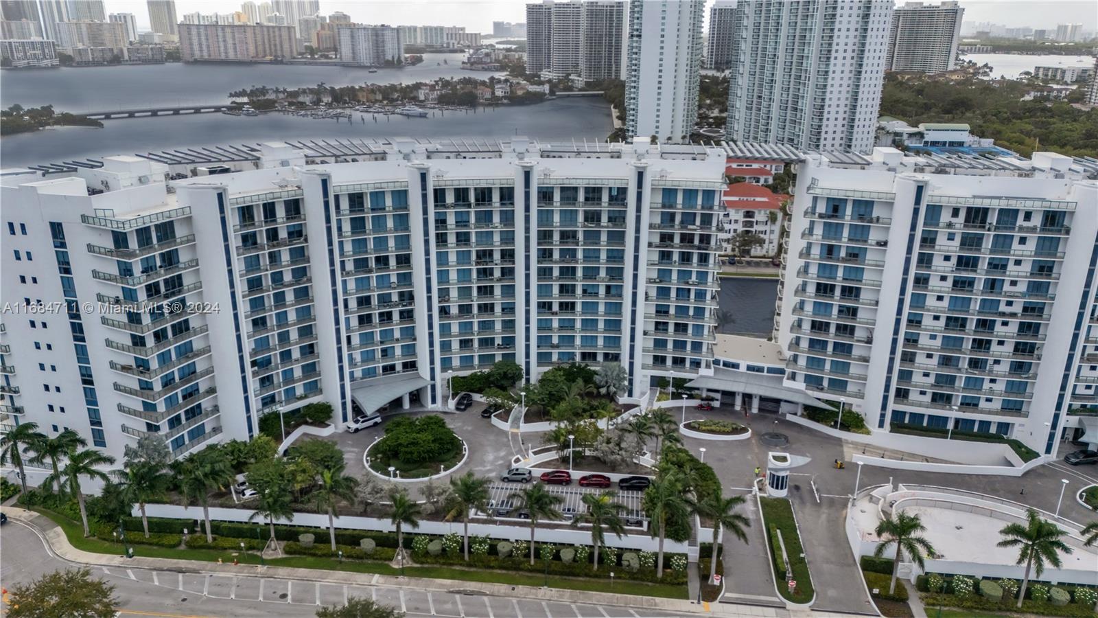 3300 NE 188th St Unit: LPH12