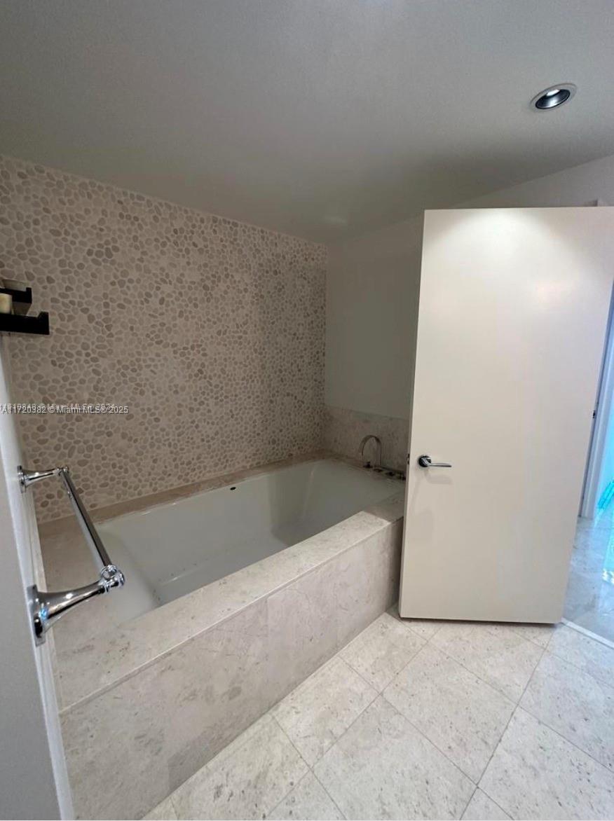 17121 Collins Ave # 3703