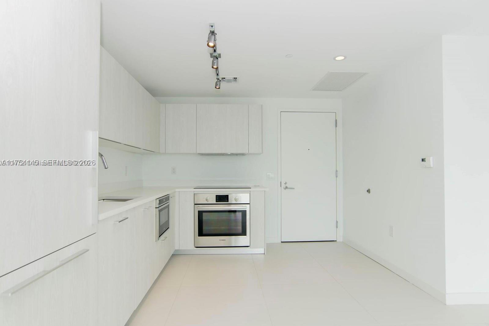 501 NE 31st St # 2009