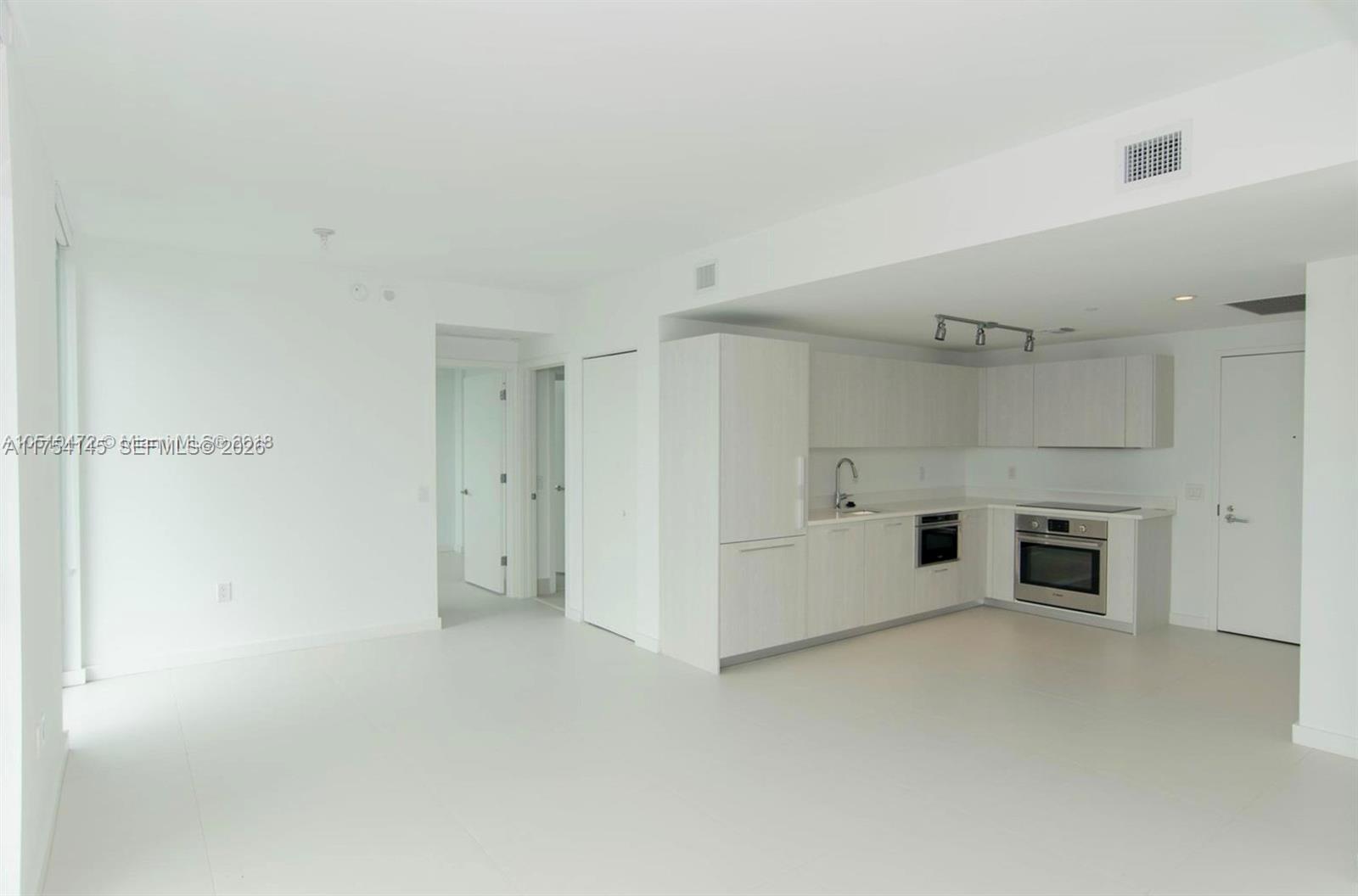 501 NE 31st St # 2009