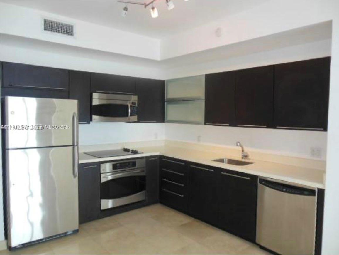 90 SW 3rd St # 1811