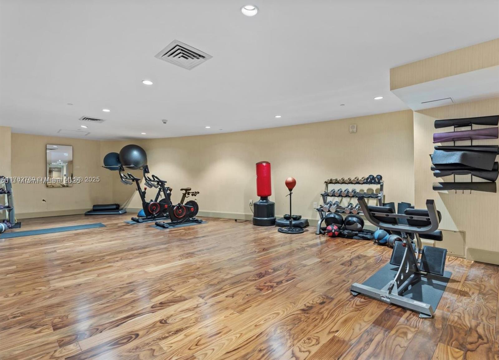 50 Biscayne Blvd # 2704