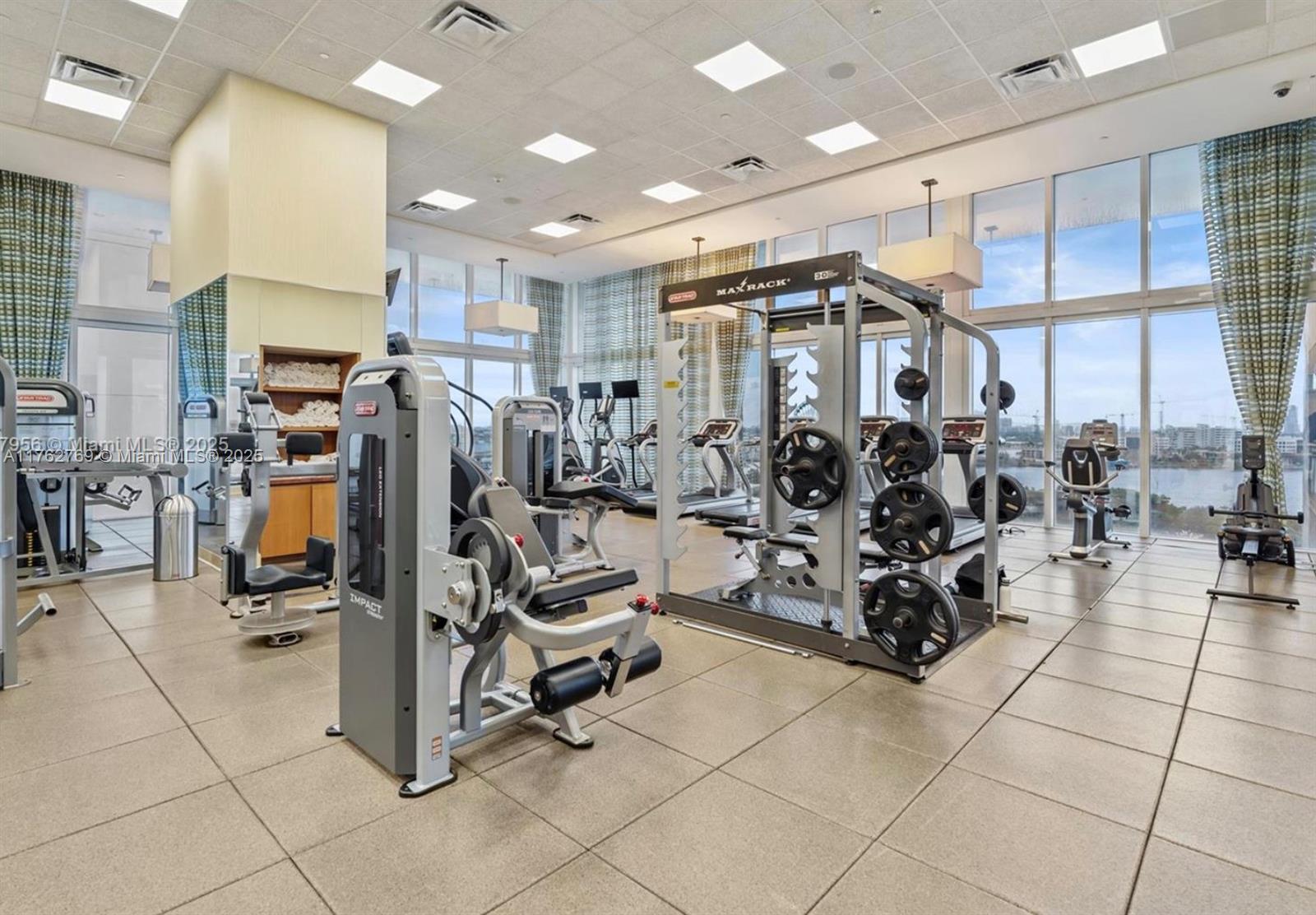 50 Biscayne Blvd # 2704