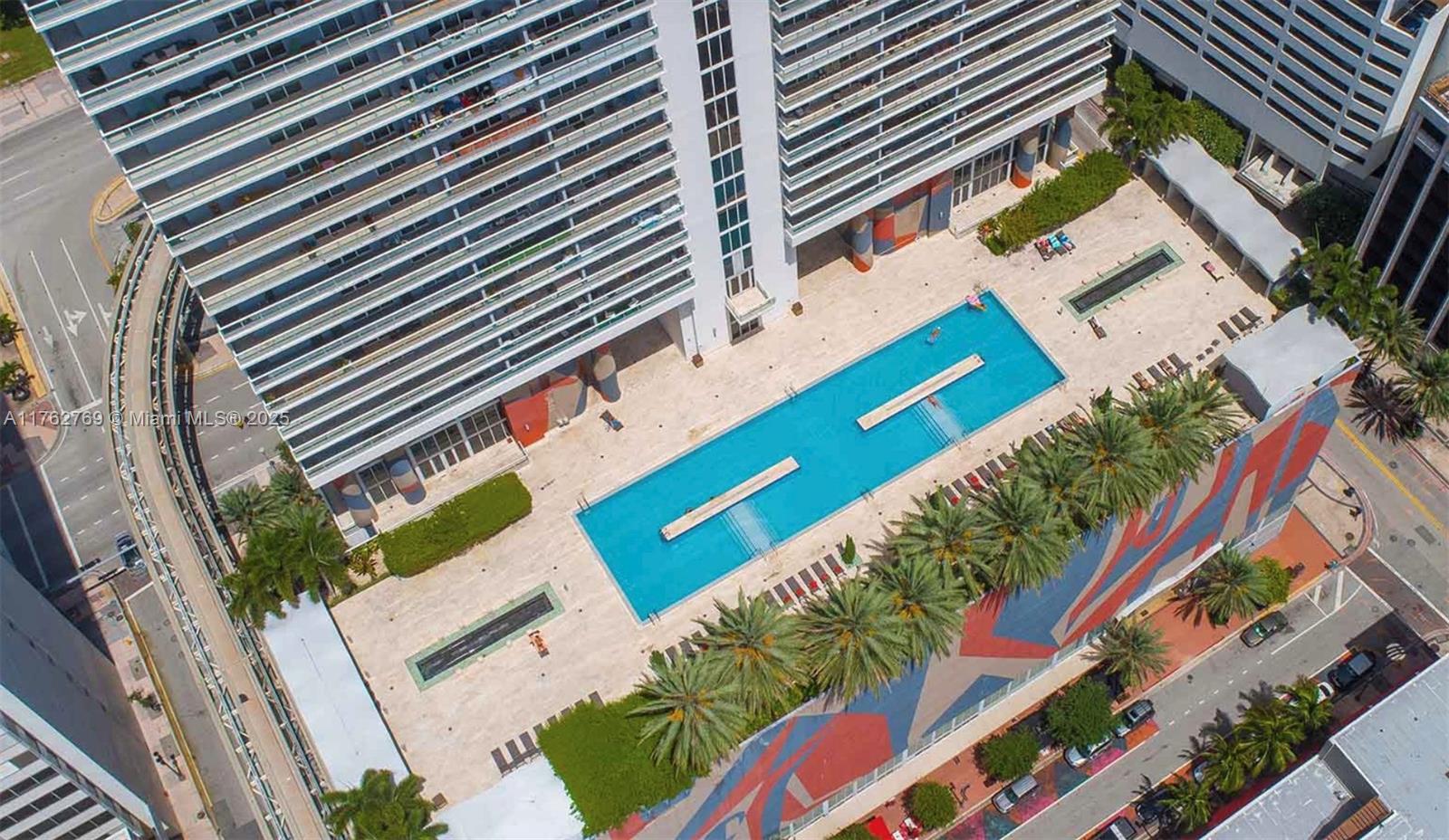 50 Biscayne Blvd # 2704