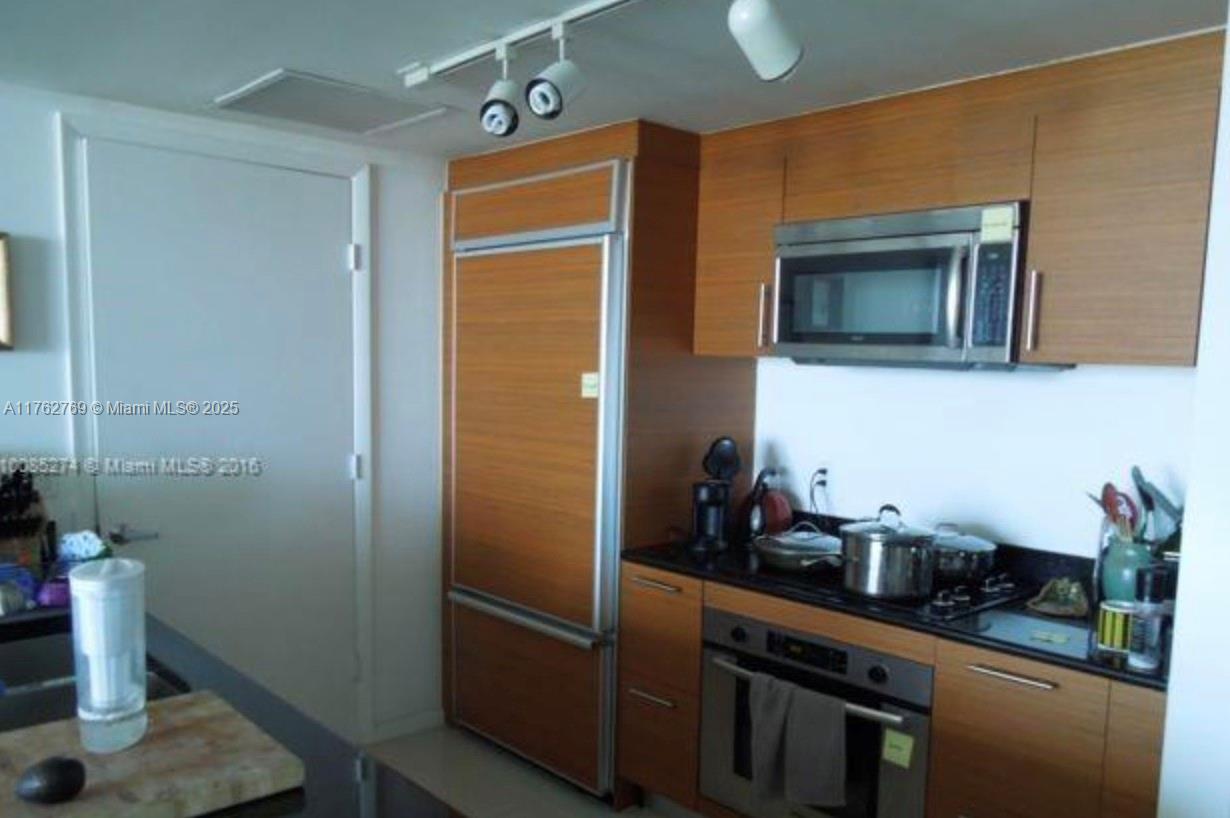 50 Biscayne Blvd # 2704