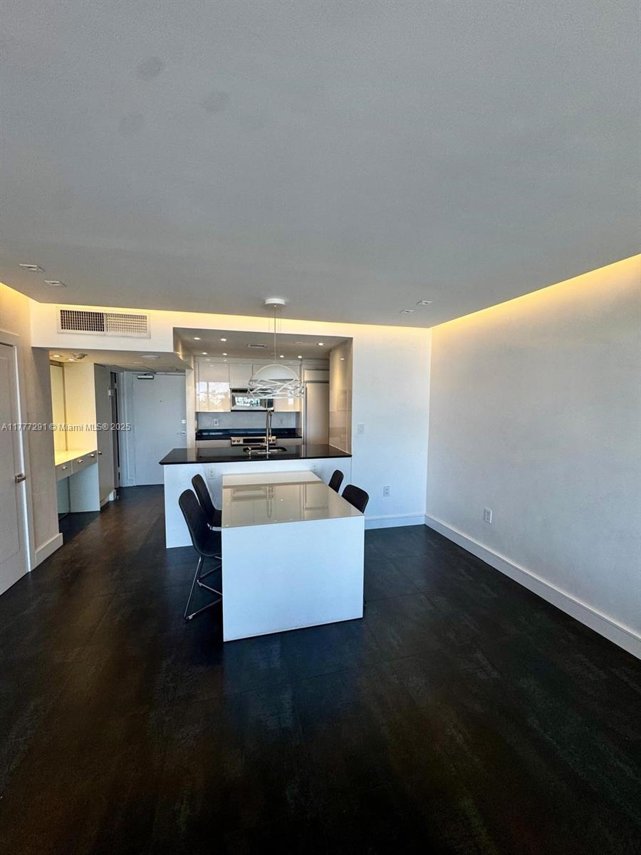 10275 Collins Ave # 1028