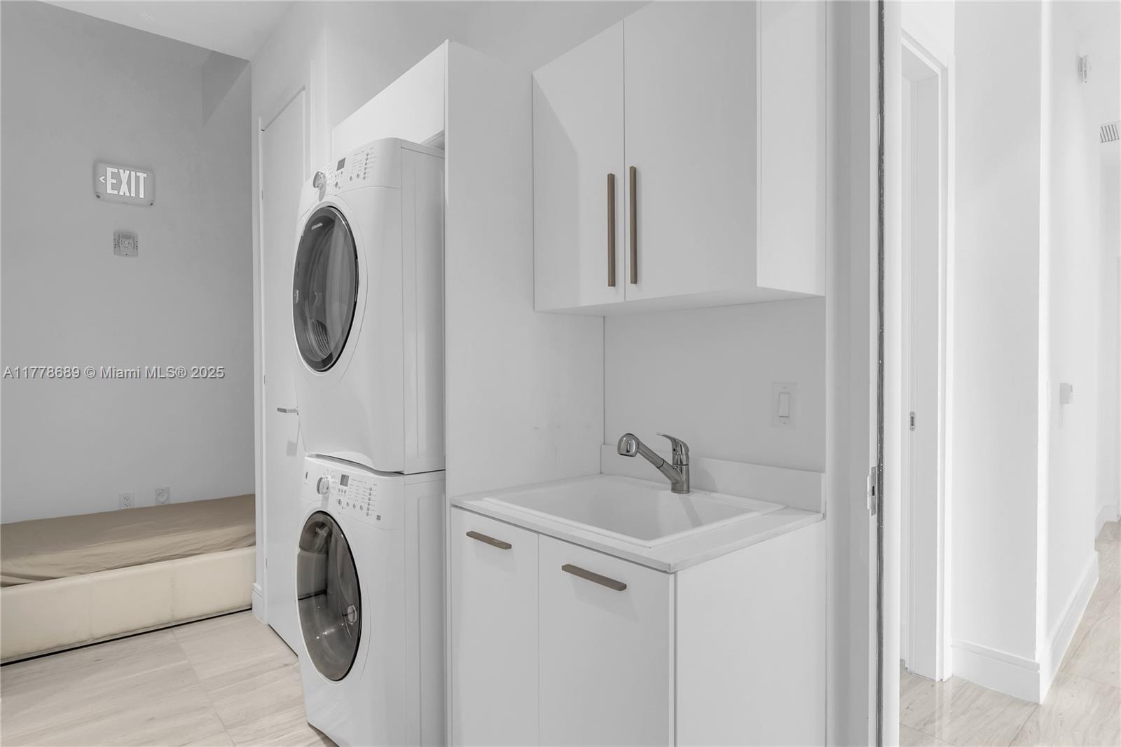 3300 NE 188th St Unit: LPH12
