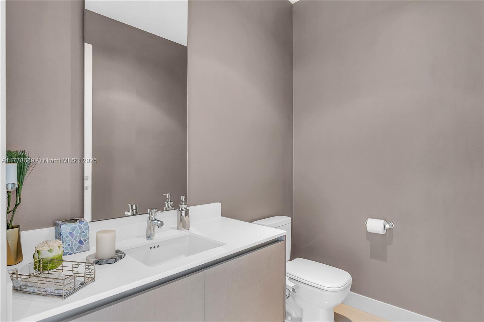 3300 NE 188th St Unit: LPH12
