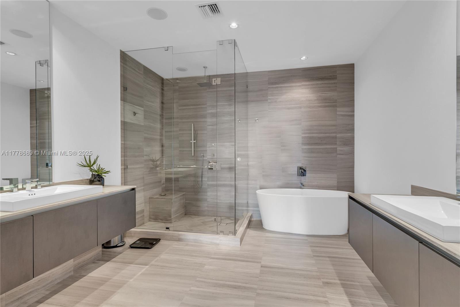3300 NE 188th St Unit: LPH12