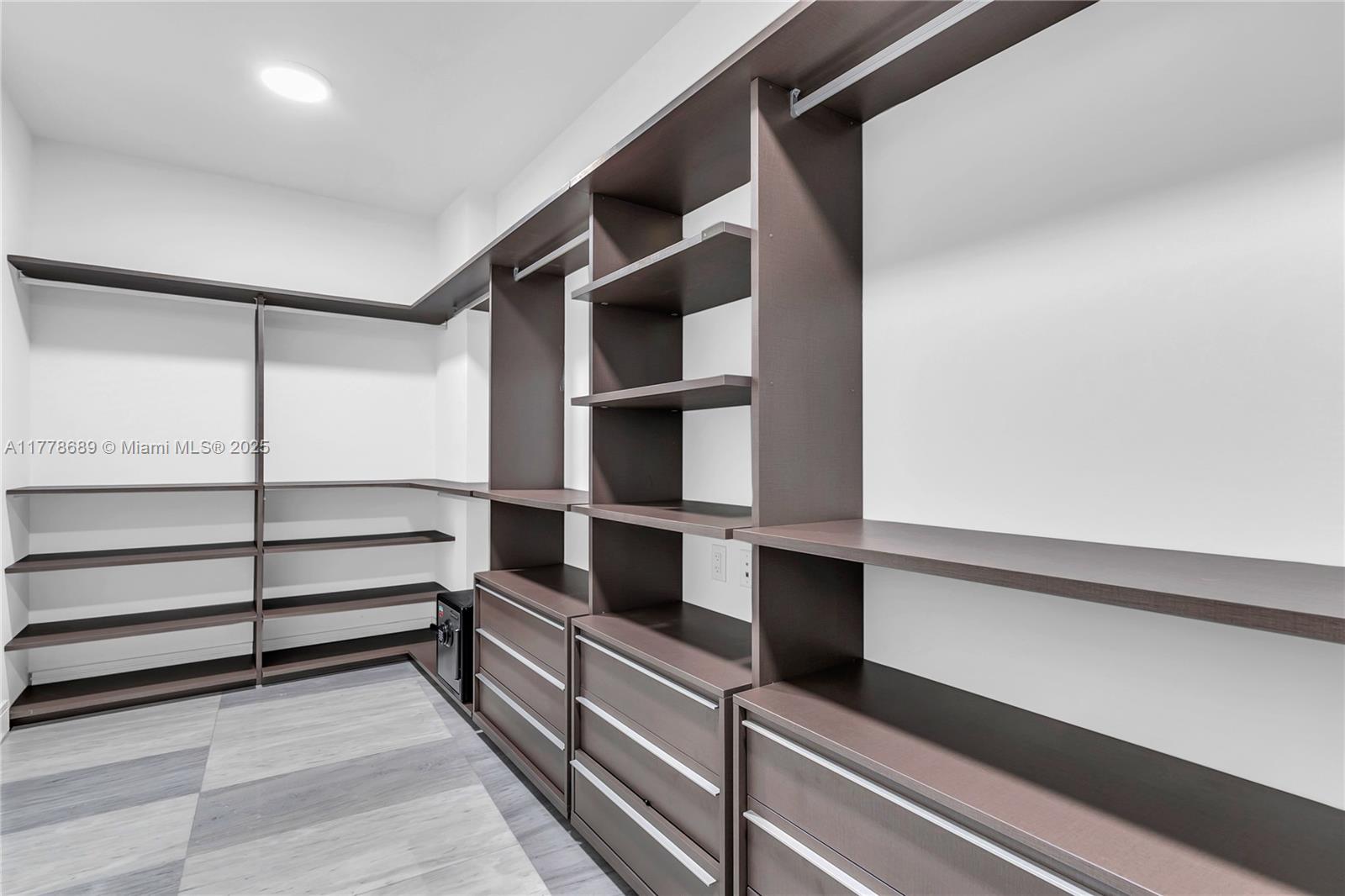 3300 NE 188th St Unit: LPH12